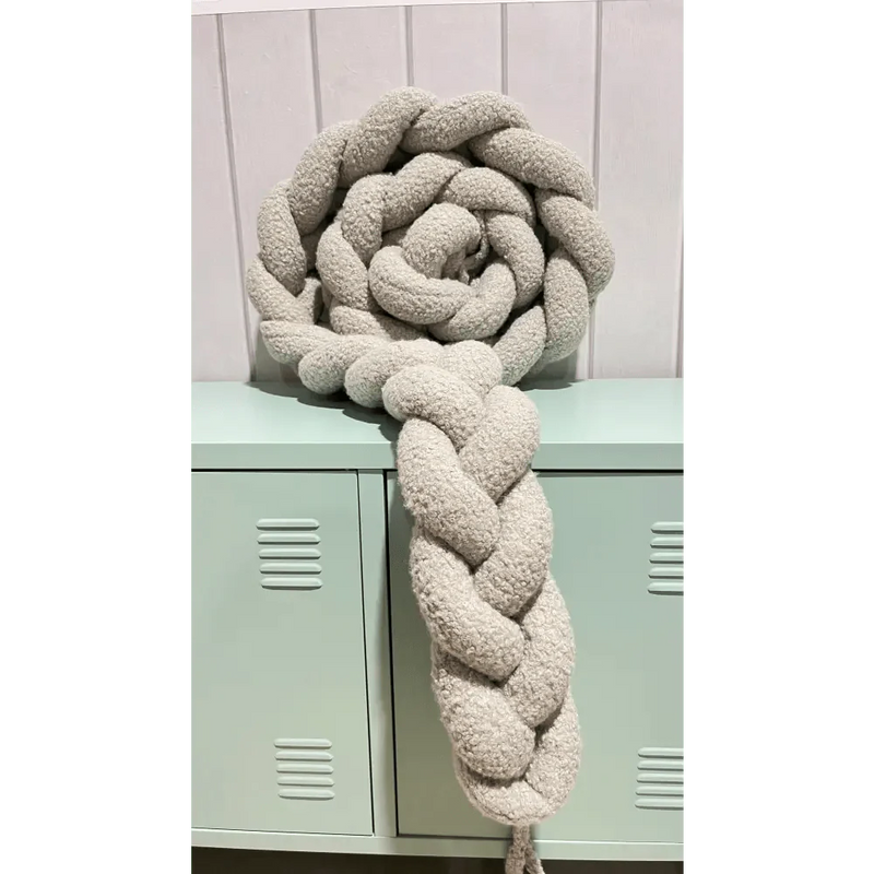 Trenza Protector de Cuna 200cm BOUCLE STONEFurniture > Baby & Toddler Furniture > Crib & Toddler Bed Accessories > Crib Bumpers & Liners > Padded Crib Bumpers