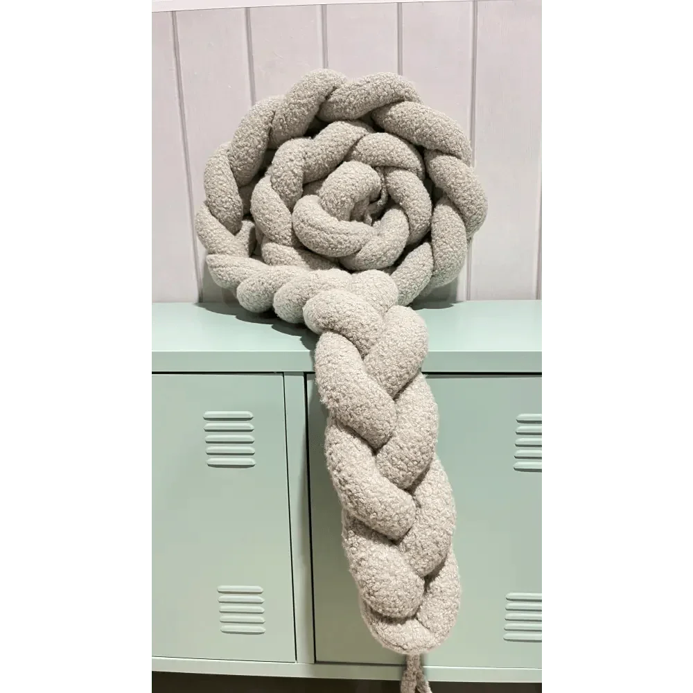 Trenza protector de cuna 200cm en boucle | Suave y segura