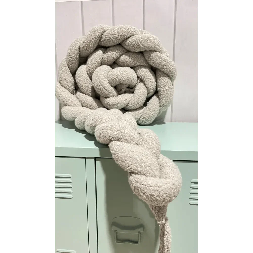 Trenza protector de cuna 200cm en boucle | Suave y segura