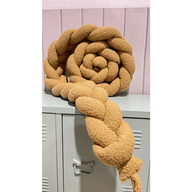 Trenza Protector de Cuna 200cm BOUCLE TOFFEEFurniture > Baby & Toddler Furniture > Crib & Toddler Bed Accessories > Crib Bumpers & Liners > Padded Crib Bumpers