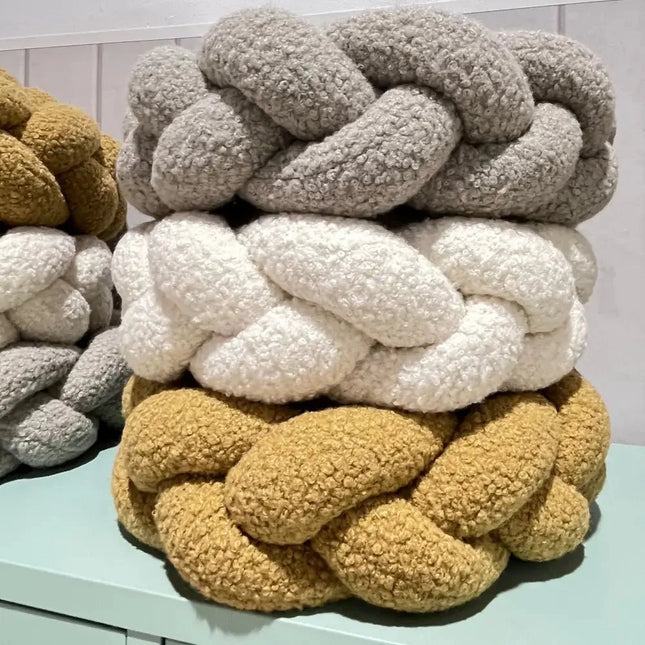 Trenza Protector de Cuna 200cm BOUCLE TOFFEEFurniture > Baby & Toddler Furniture > Crib & Toddler Bed Accessories > Crib Bumpers & Liners > Padded Crib Bumpers