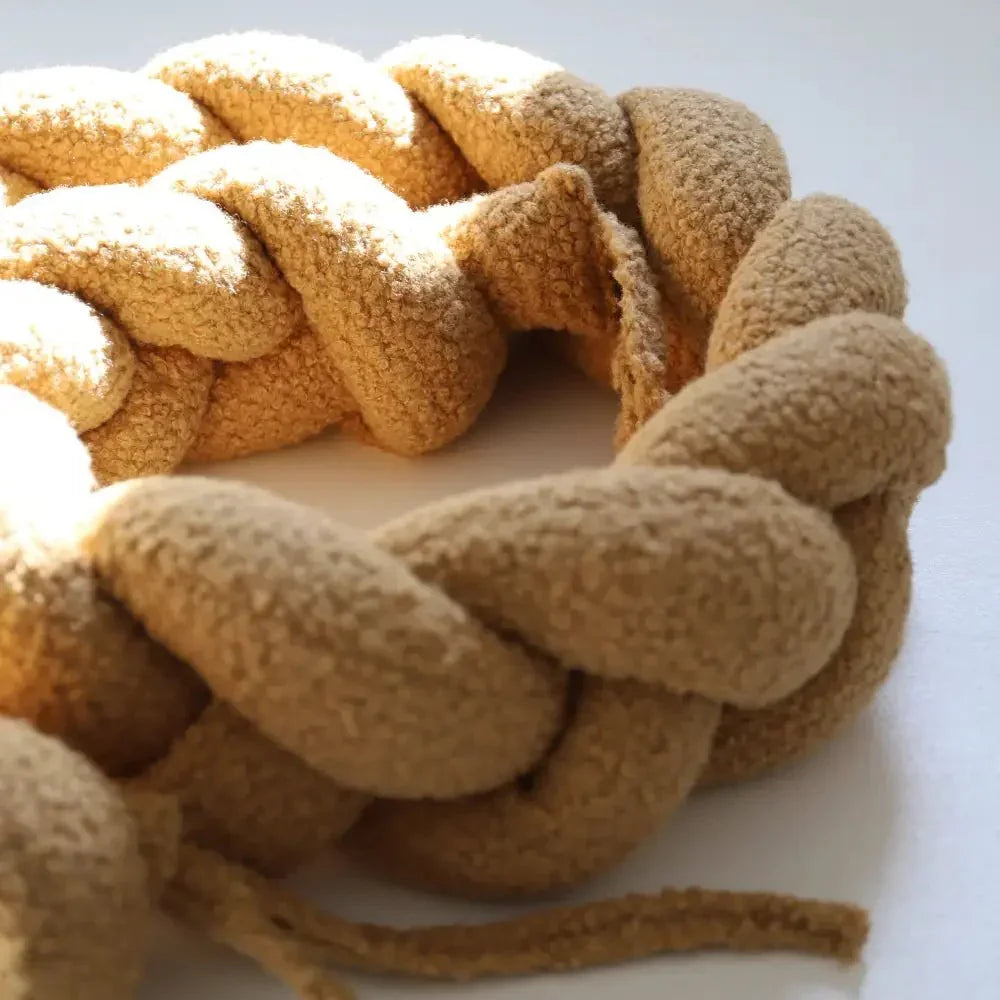 Trenza protector de cuna boucle 200cm toffee ideal para bebés