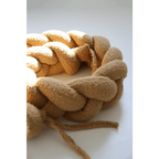 Trenza protector de cuna boucle 200cm toffee ideal para bebés