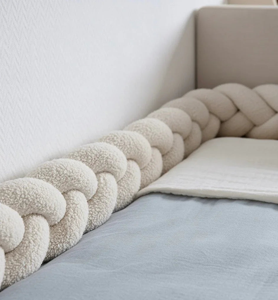 Resguardo de berço e cama em bouclé branco entrançado 200cm