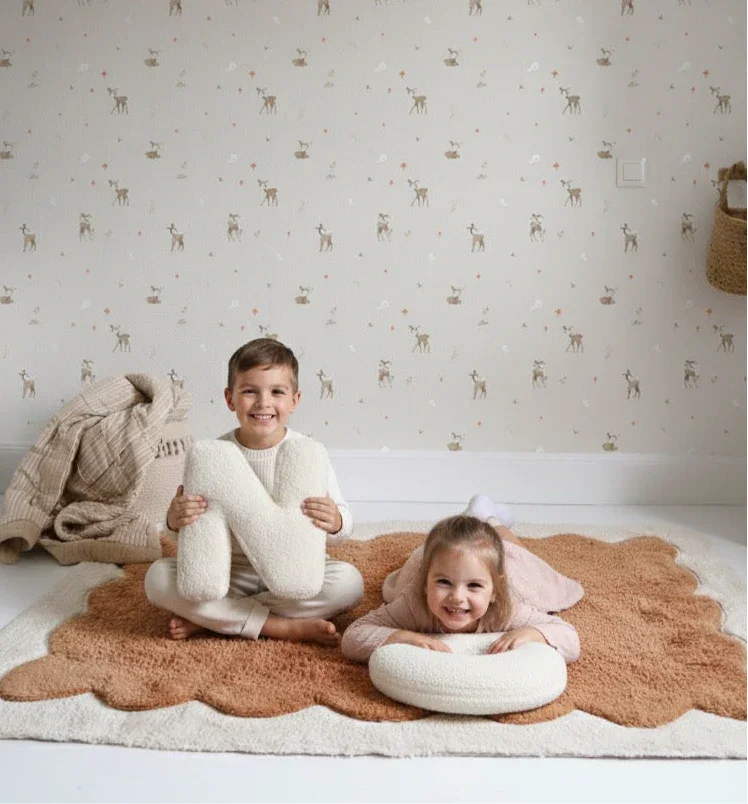 Papel pintado de ciervos con flores vibrantes | Para niños