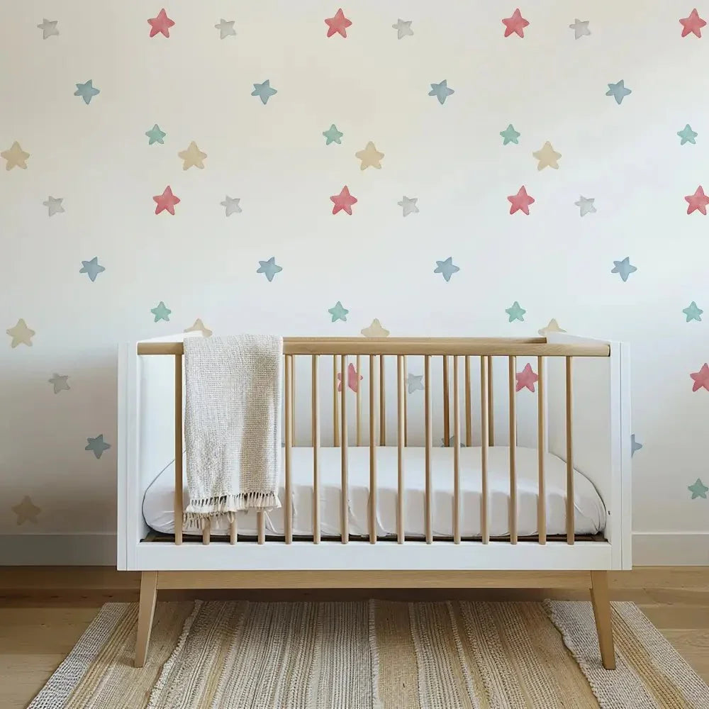Papel pintado infantil de estrellas en acuarela multicolor