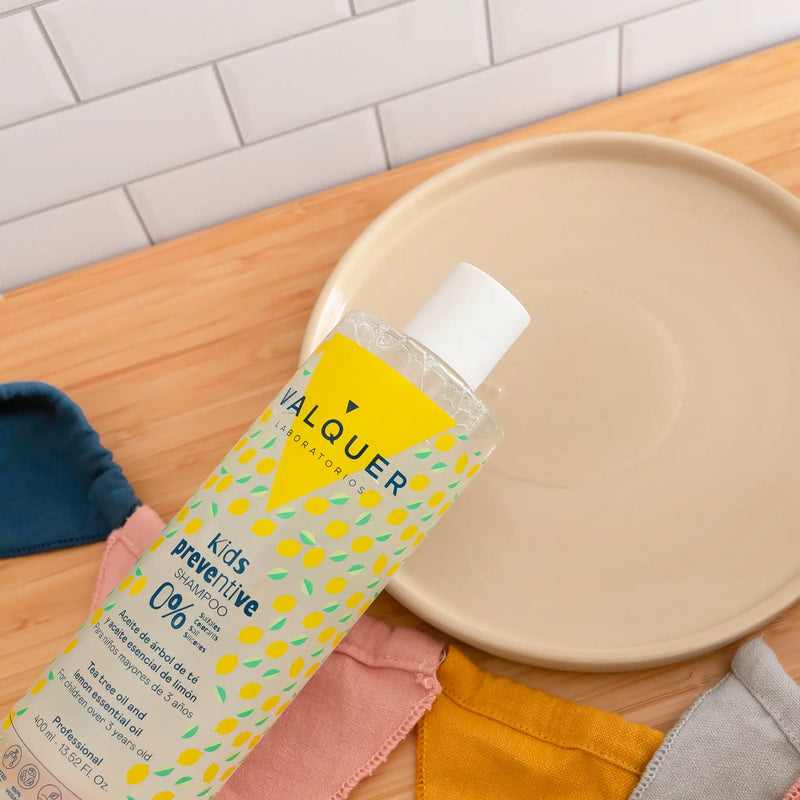 Champú preventivo infantil suave con ingredientes naturales