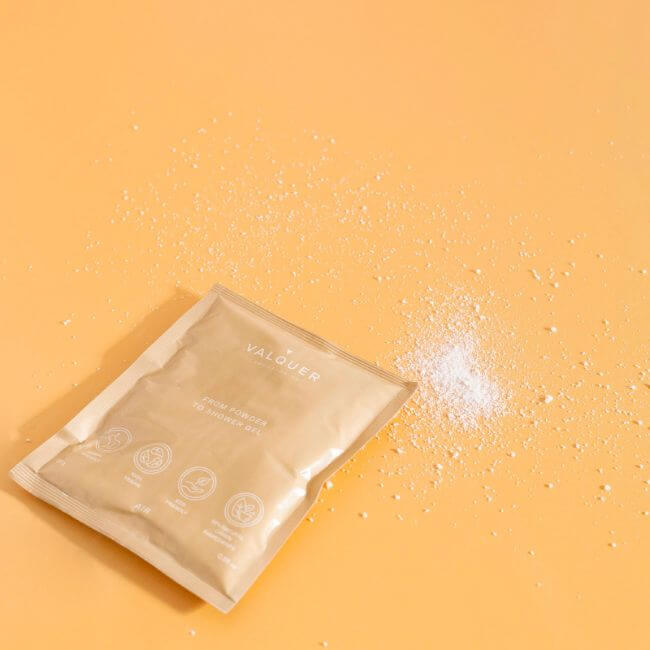 Gel de baño sostenible con 4 sobres y envases reutilizables